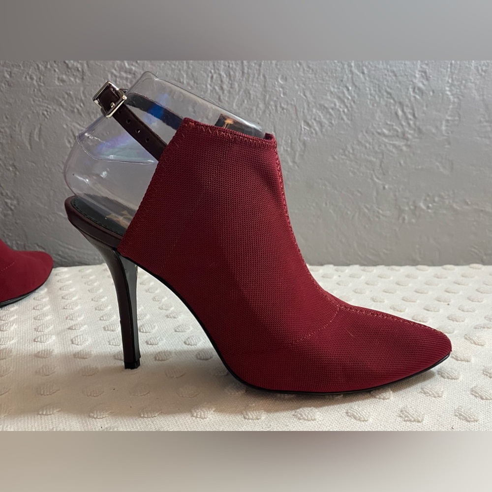 RARE!Vince Camuto Burgundy fabric slingback mule.SAMPLE Not on the retail market